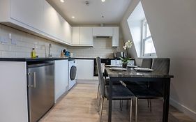 Home-Like 1-Br Flat In Victoria
